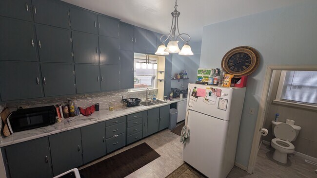 Photo - 634 Niagara St