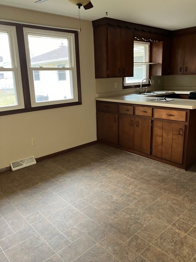 Photo - 1525 Commanche Ave