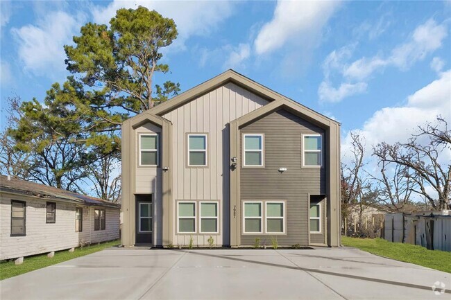 Building Photo - 7987 Chateau St Unit A Rental