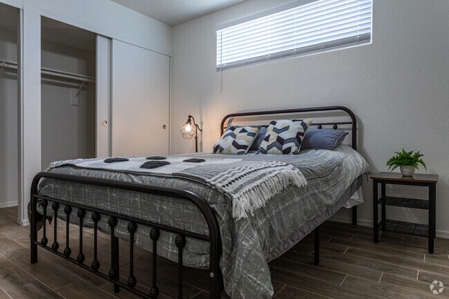 1HAB, 1BA - 650 ft² - Apache Lofts