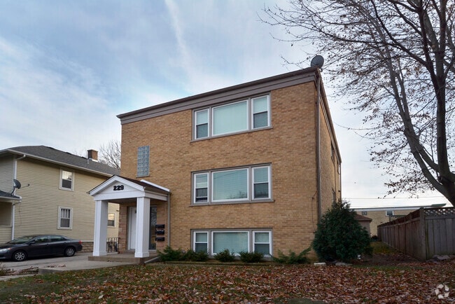 Building Photo - 229 W Palatine Rd Unit 200 Rental