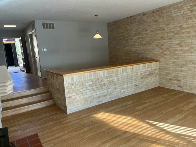 Photo - 4449 Walden Ln NE