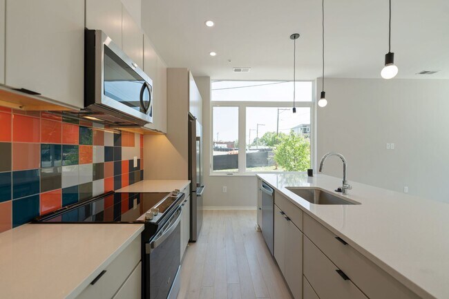 Photo - Modern 1 bedroom downtown condo with large...