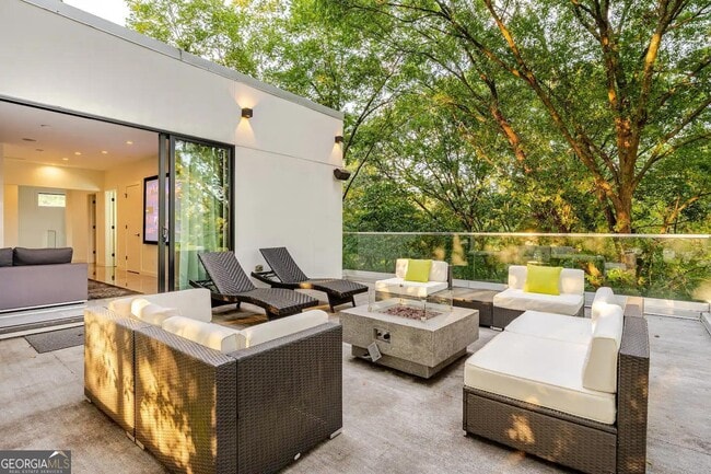 Photo - 818 Verner St NW