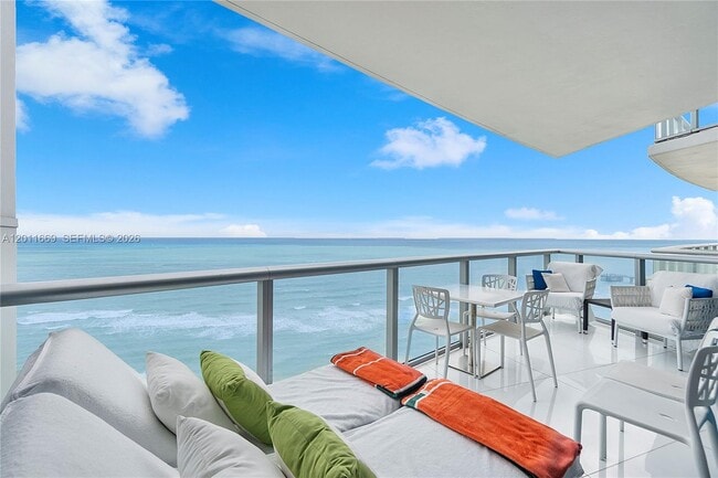 Building Photo - 17001 Collins Ave Unit 1703