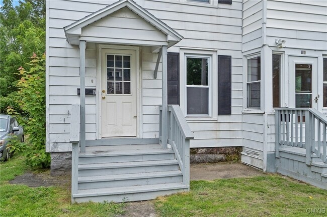 Photo - 115 W 1st St S