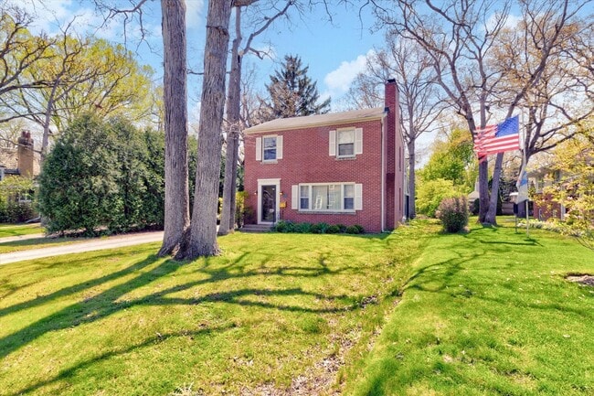 Photo - 745 Greenview Pl