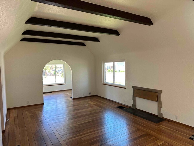 Photo - 901 Corwin Ave