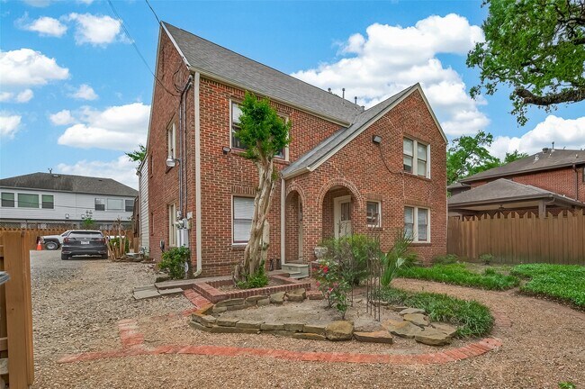 Photo - 1807 Crocker St