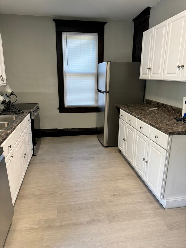 Kitchen - 119 Butternut Ave