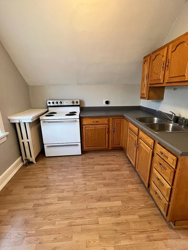 Photo - 4813 W 5th St Unit 2 Upper