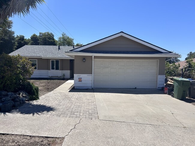 Photo - 1557 Southwood Dr House