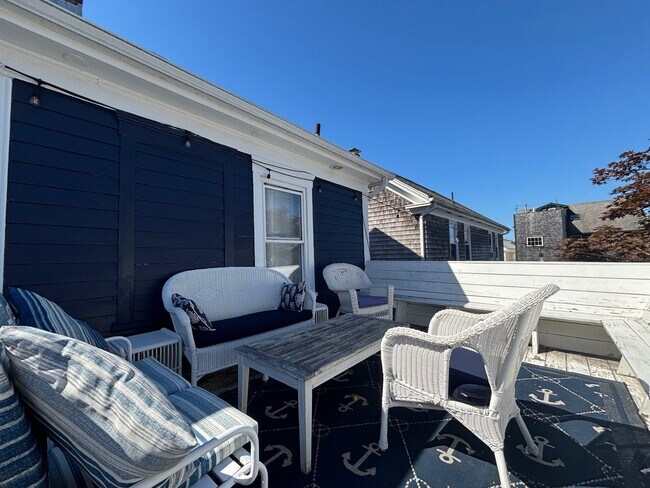 14 Dixon St