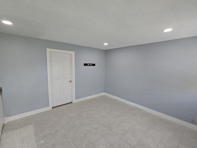 Photo - 9010 Linda Vista Rd Unit D