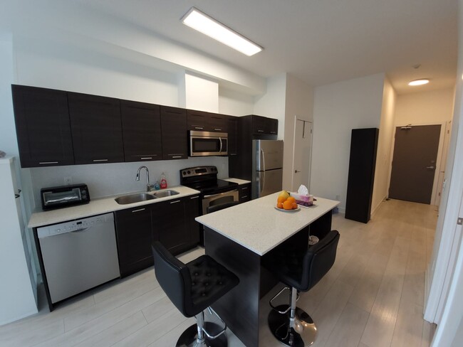 Building Photo - 169 Fort York Blvd Unit 208