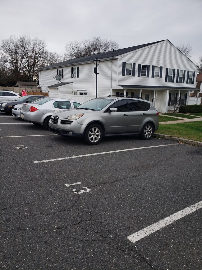 Photo - 13 Reliance Ct Unidad 2nd floor