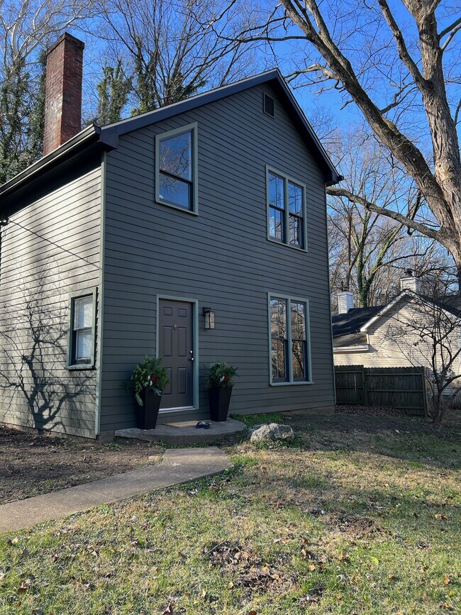Unit 1 entrance - 7039 Clough Pike Apartamentos Unidad #1