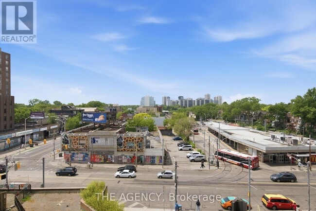 Photo - 2350 Dundas St W Unit 520A