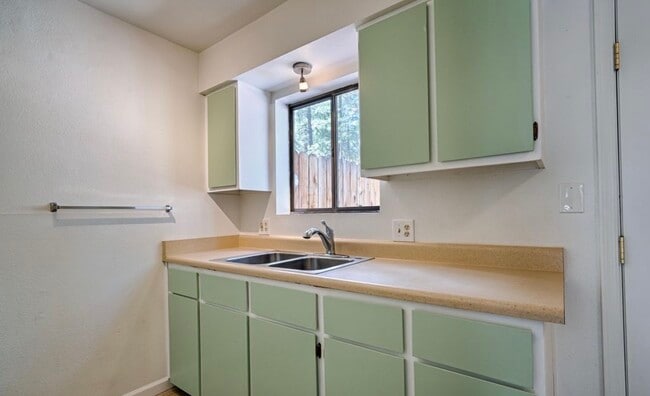 Photo - 676 E Zuni Dr