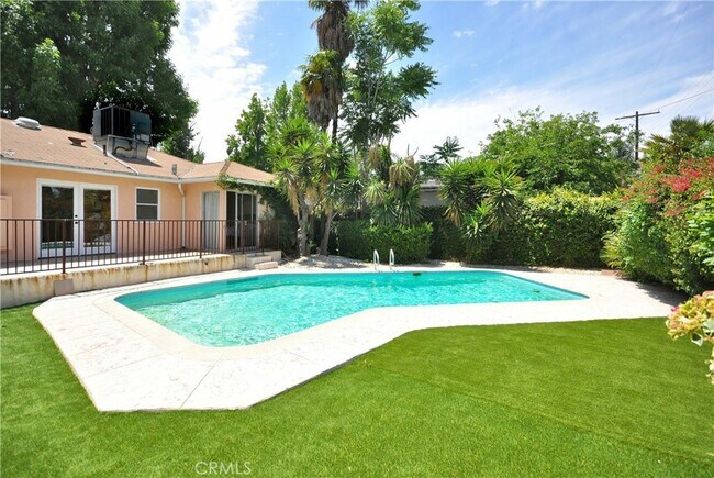 Photo - 5955 Vanalden Ave Casa