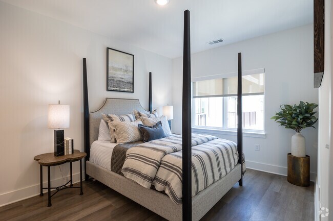 2B, 2 BA - 1004SF