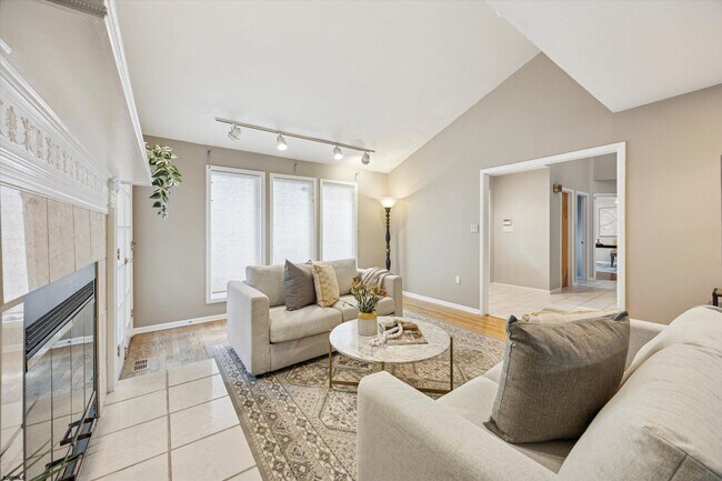 Photo - 2 Woodstock Dr