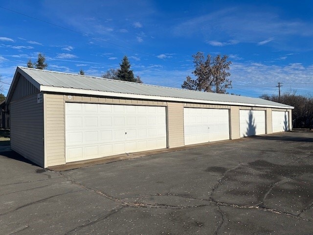 Meadowbrook Apartments