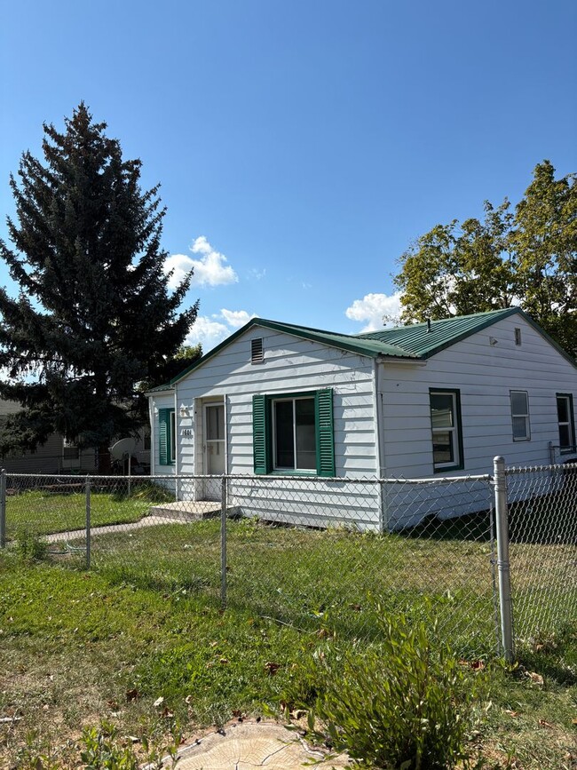 Building Photo - 2BR Pet-Friendly Home w/ Fenced Yard
