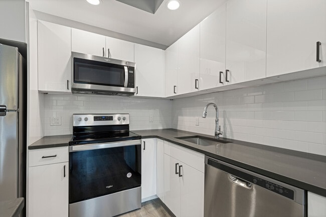 Photo - 47 Beekman Ave