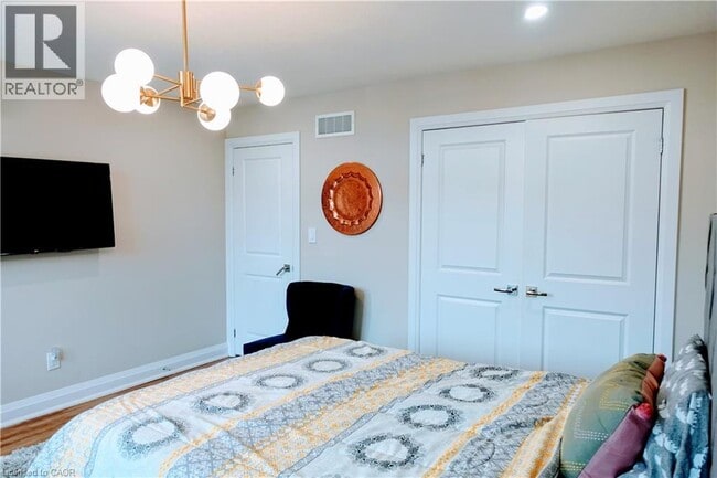 Photo - 304 Sedgewood St