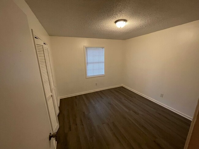 Photo - Owls Den Apartments