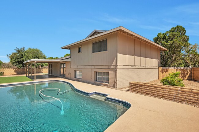 Photo - 6 Bedroom 3.5 Bath, Large Pool and Backyard