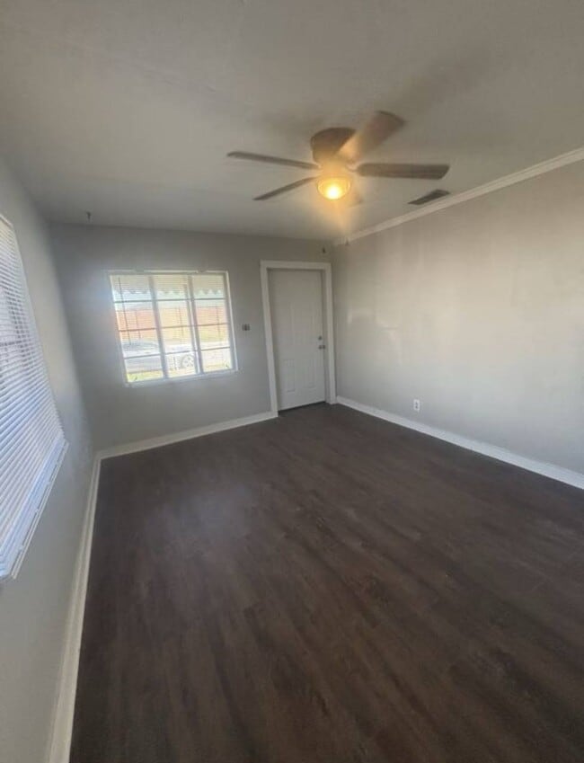 Photo - 1105 W 5th Ave