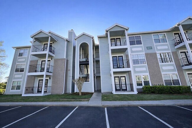Building Photo - 2550 N Alafaya Trail Unit 10206
