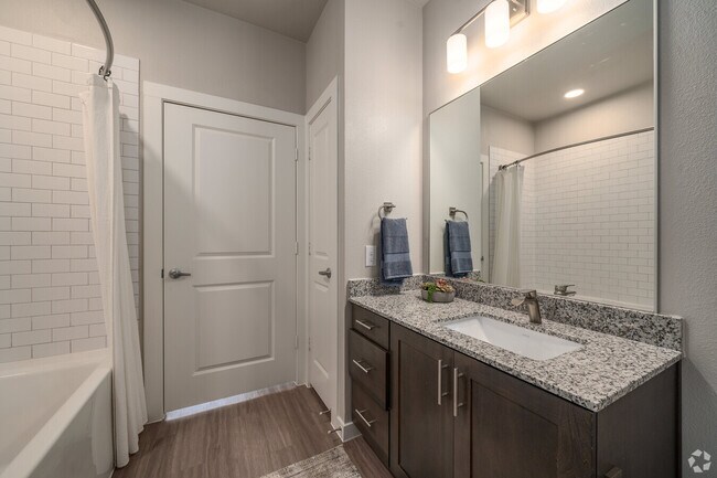 Photo - Up to 6 Weeks Free = Instant Savings Unidad ACR2