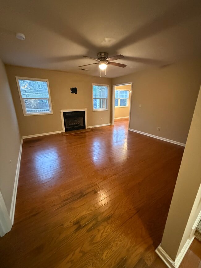 Photo - 9907 Thunderbolt Way