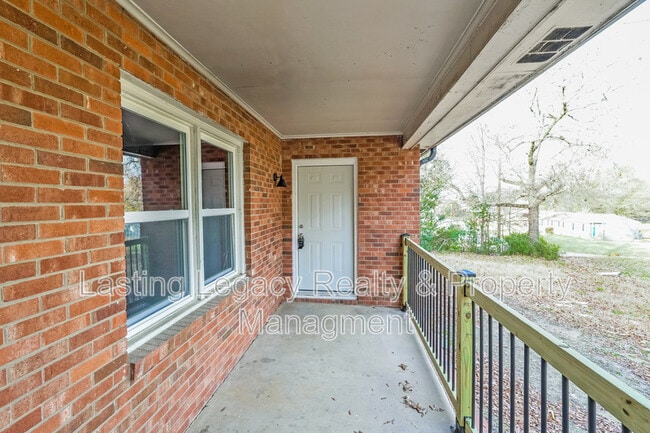 Photo - 908 Marsh St