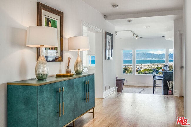 Photo - 227 Fowling St