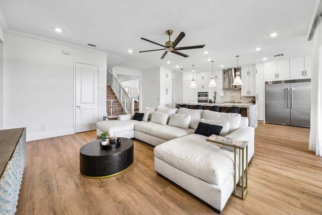 Photo - 655 Hookline Cir