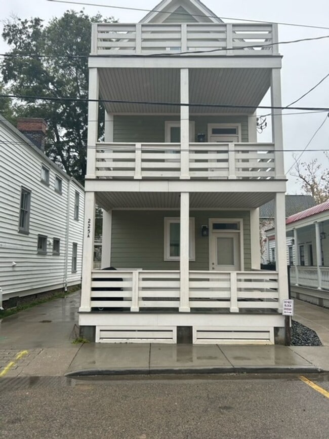 Building Photo - 225 Nassau St Unit A