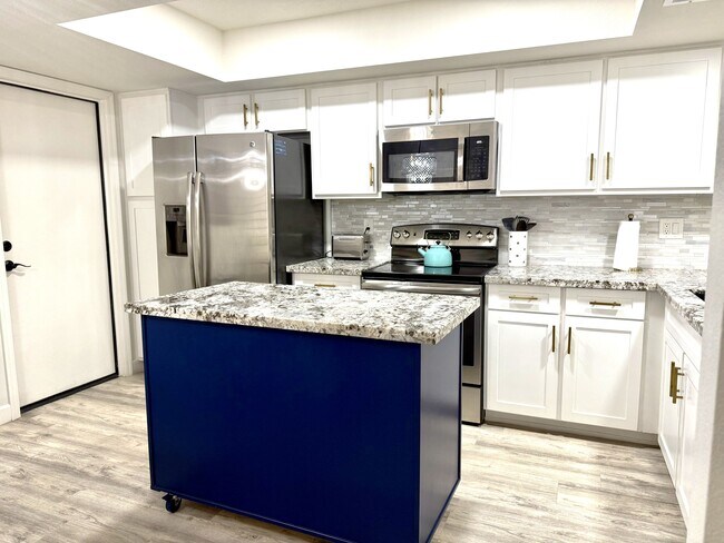 KITCHEN - 9040 E Winchcomb Dr