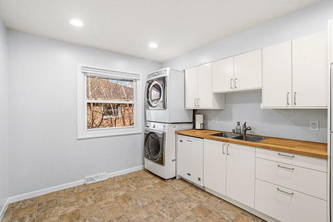 Photo - 3316 E Bottsford Ave