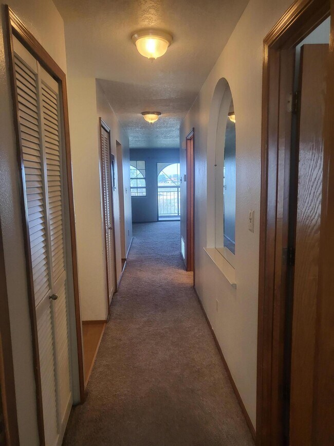 Photo - 831 Country Club Dr SE Unidad 2F