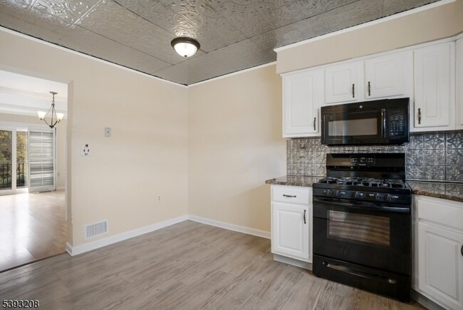 Photo - 180 Wildflower Ln