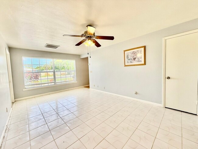 Building Photo - 3161 Avenue H E Rental