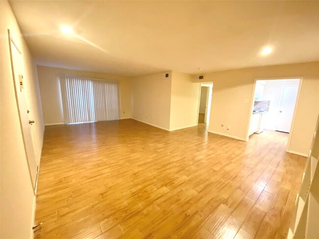 Building Photo - 7575 Katy Fwy Unit 11 Rental