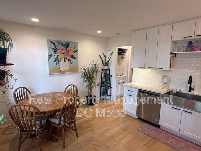 Photo - 1711 Lang Pl NE