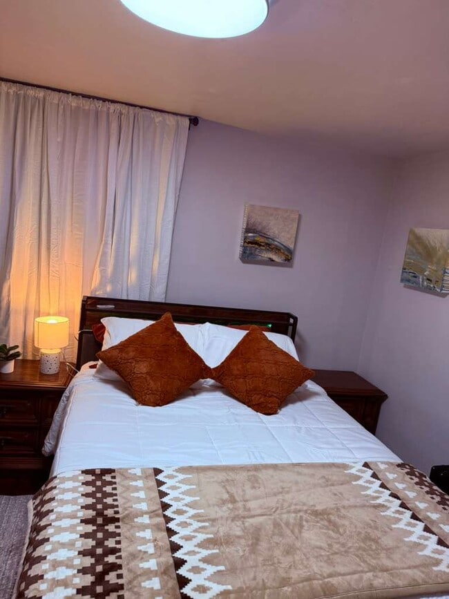 Photo - 212 Smith St