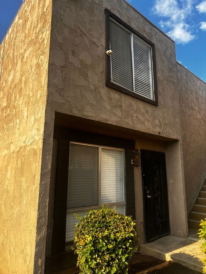 3 bed + 1.5 bath - 3 bed + 1.5 bath Condo