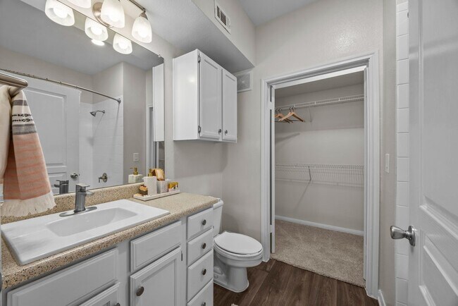 Photo - 12345 Lamplight Village Ave Unidad 0235